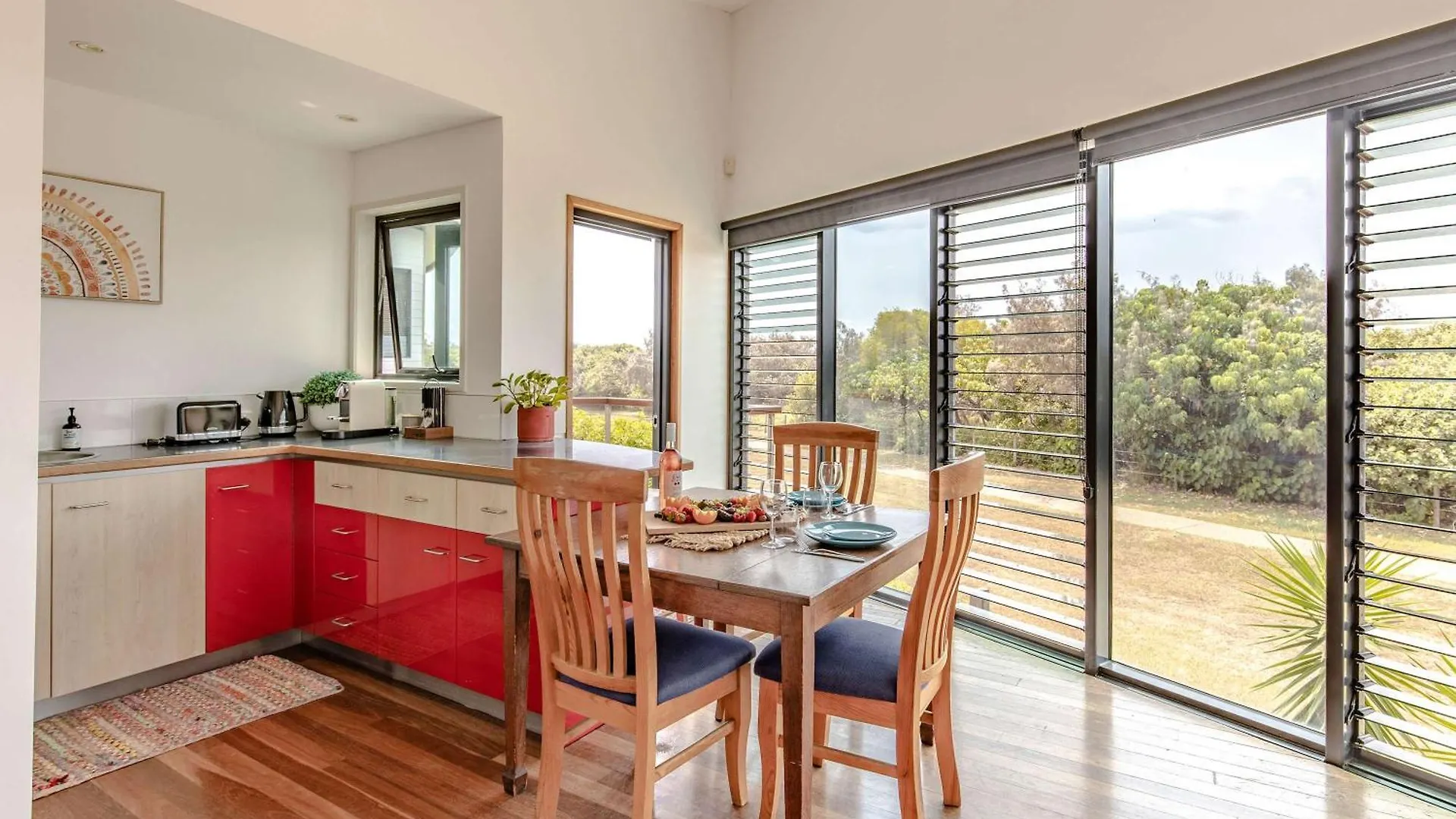Shelly Oceanfront Estate Villa Caloundra