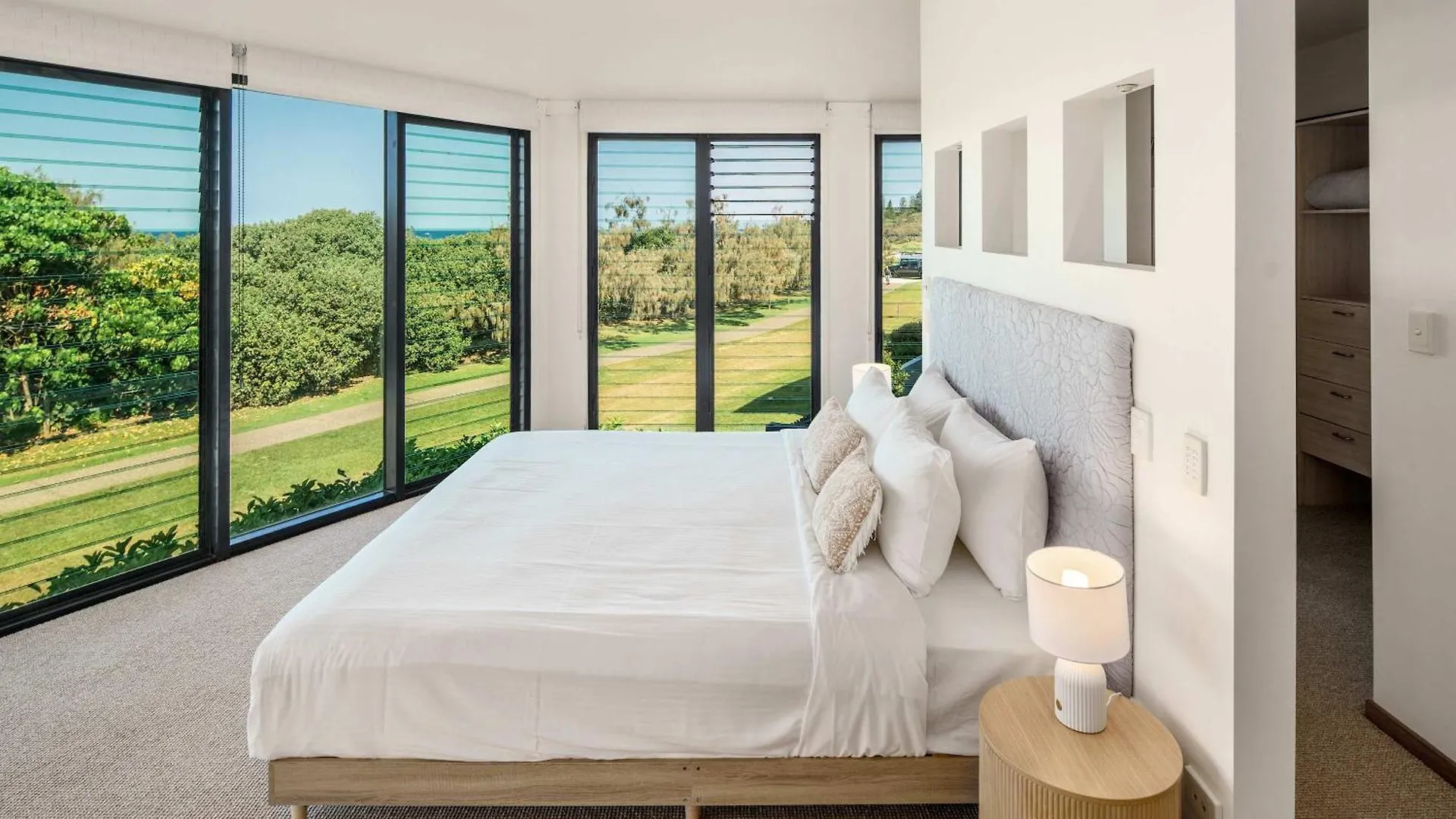 Shelly Oceanfront Estate Villa Caloundra Feriehus