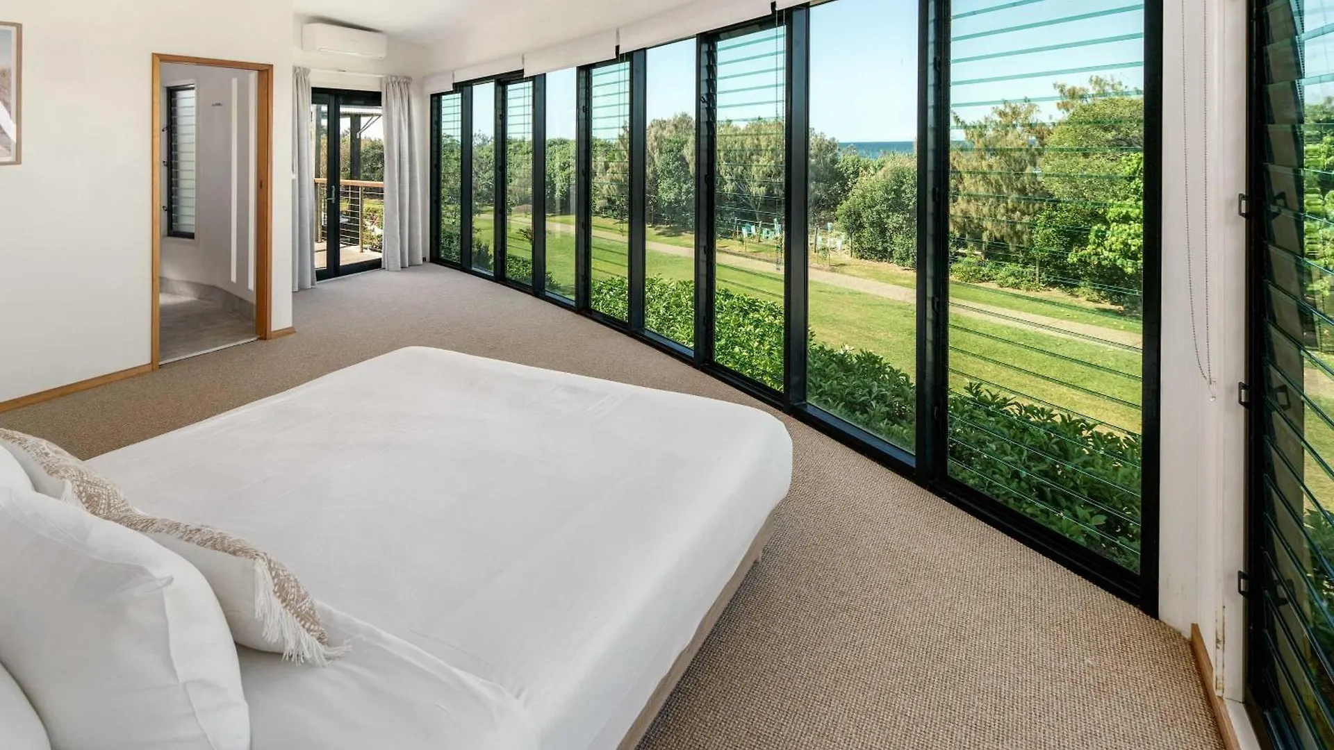 Feriehus Shelly Oceanfront Estate Villa Caloundra